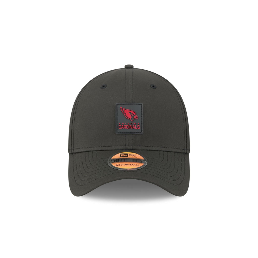 Arizona Cardinals 2025 Sideline Hot Weather Black 39THIRTY Stretch Fit Hat